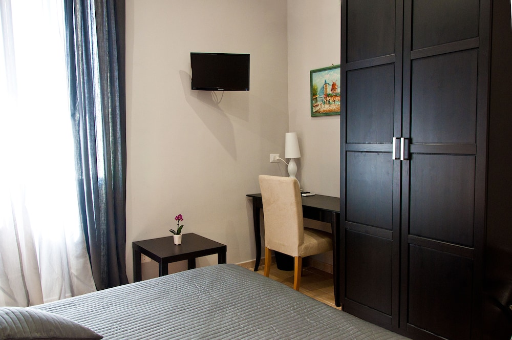 BED AND BREAKFAST OPERA 15/38