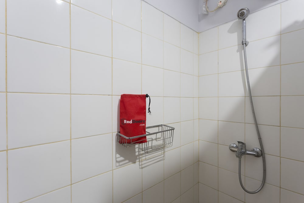 Reddoorz Plus Near Cilandak Town Square 2 13/20