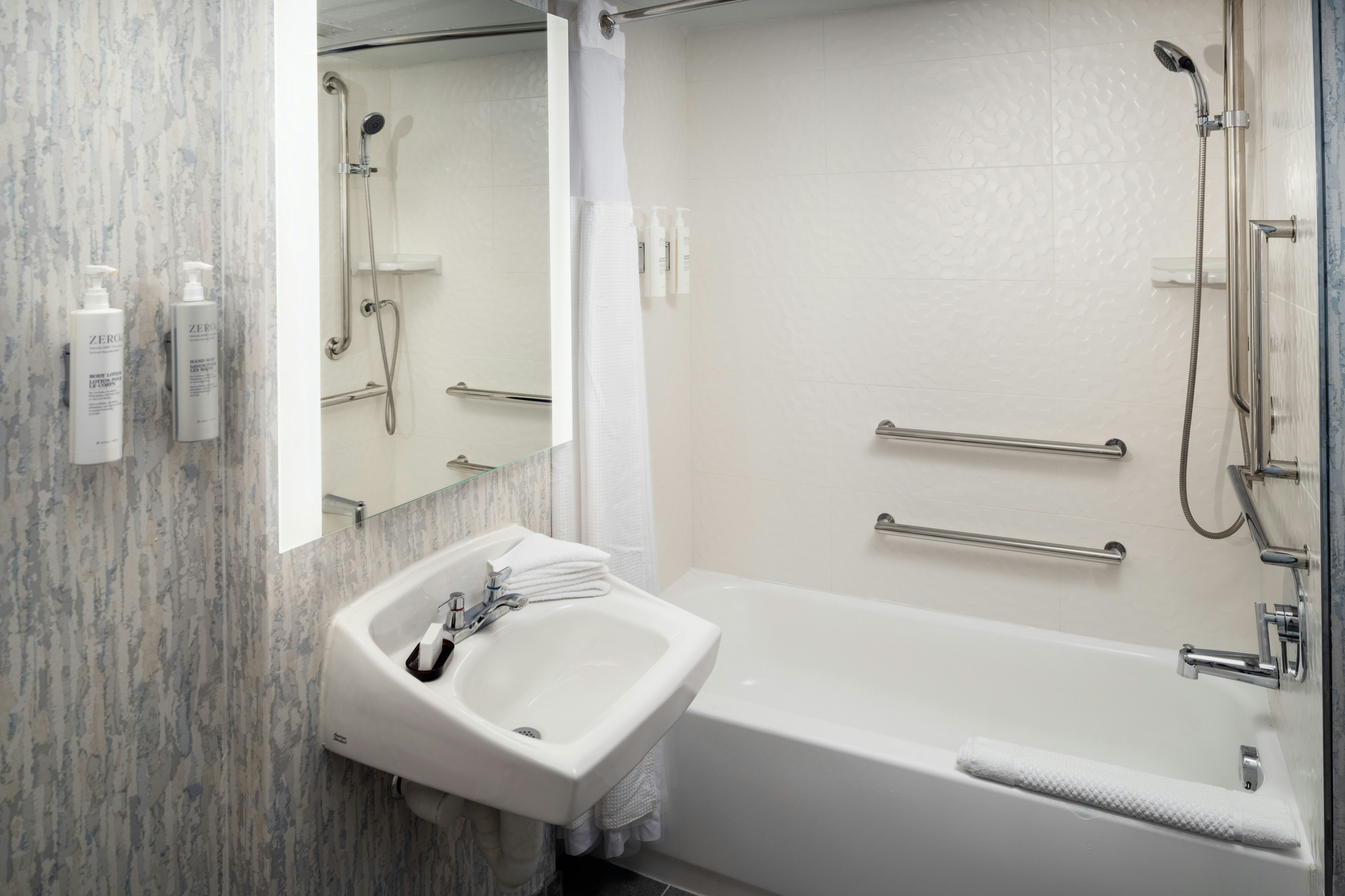 Atrium, Suite, 2 Double Beds, Accessible