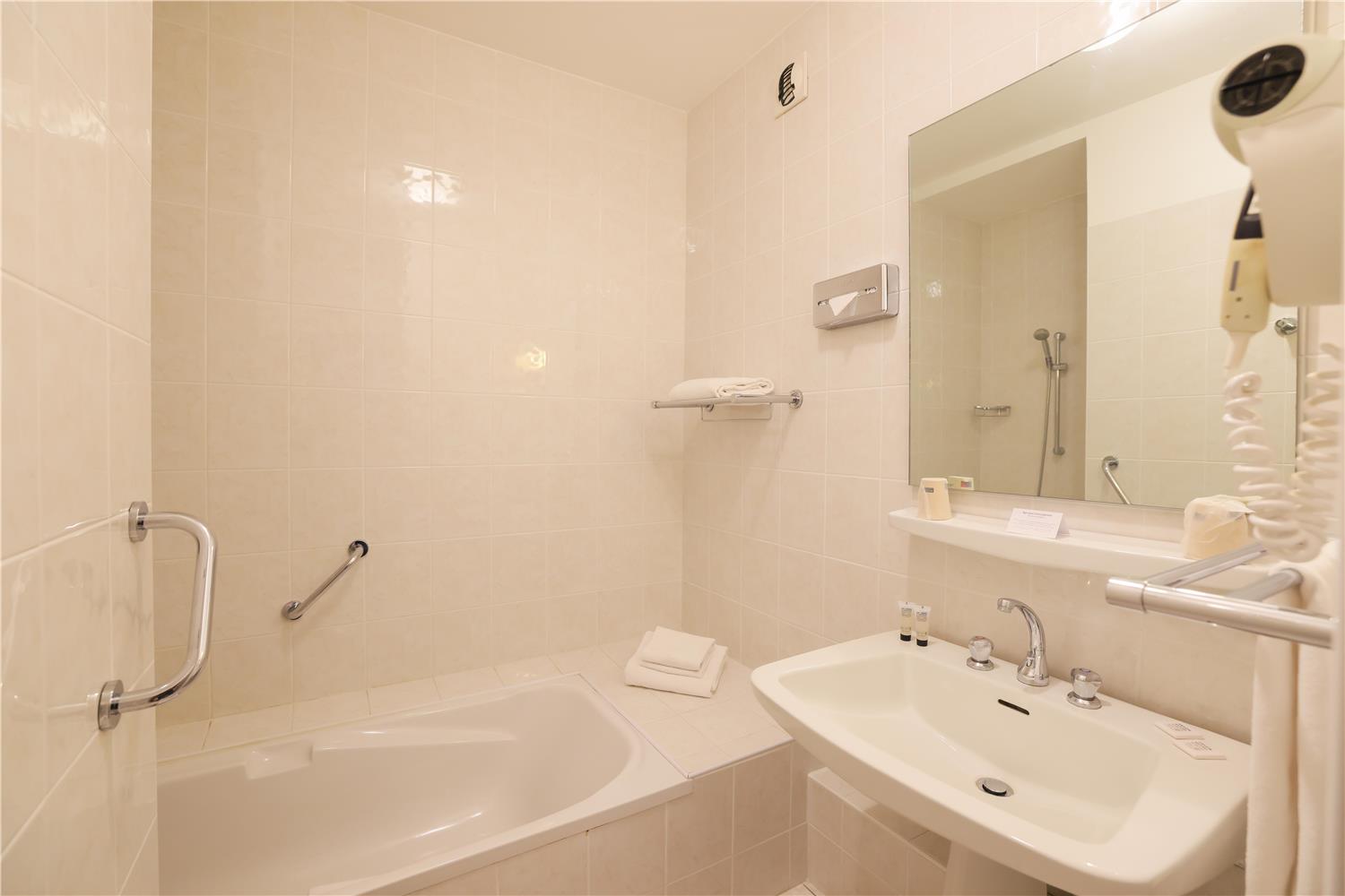 Best Western Grand Hotel De Paris 12/14