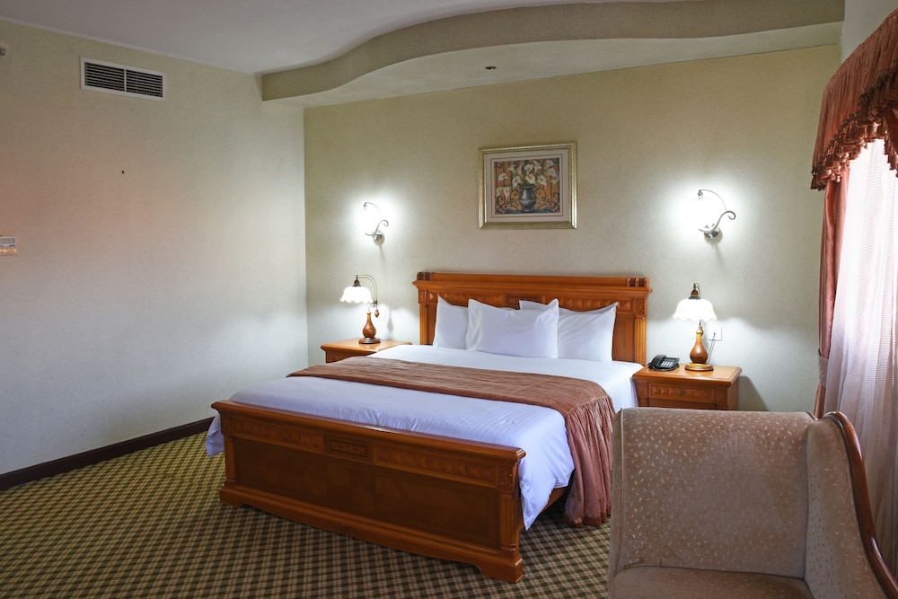 Imperial Royale Hotel 15/66
