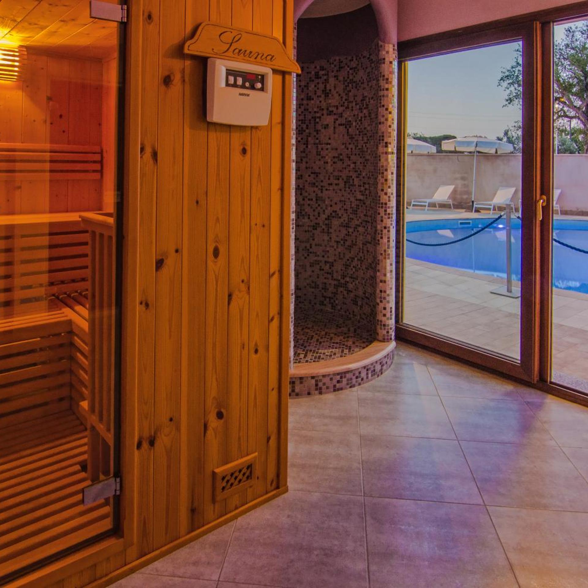La Perla Hotel 34/47