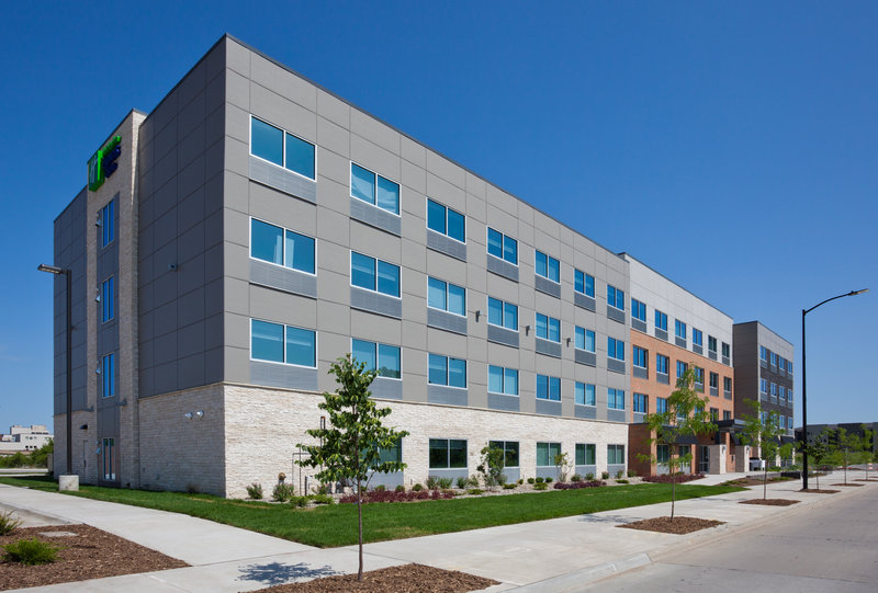 Holiday Inn Express And Suites Des Moines Downtown 3/55