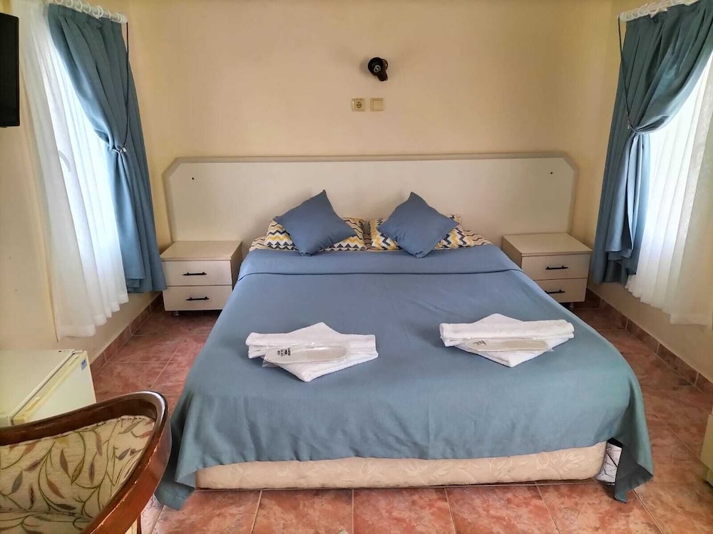 HOTEL LETOON 11/50