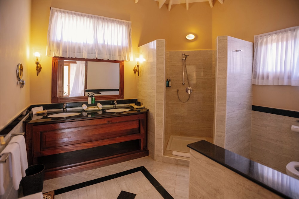 Ocean Beach Resort & Spa 38/81