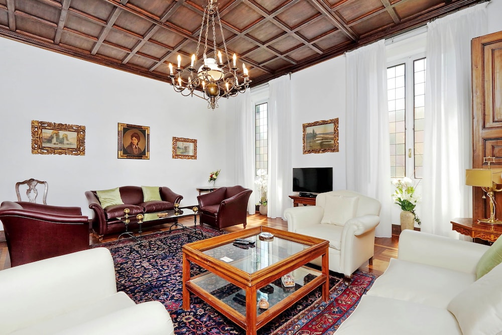 Prestigious Apartment Via Veneto 16/28