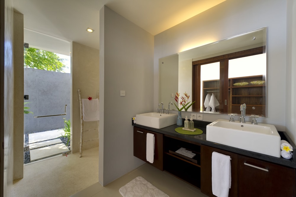 Malimbu Cliff Villa 24/56