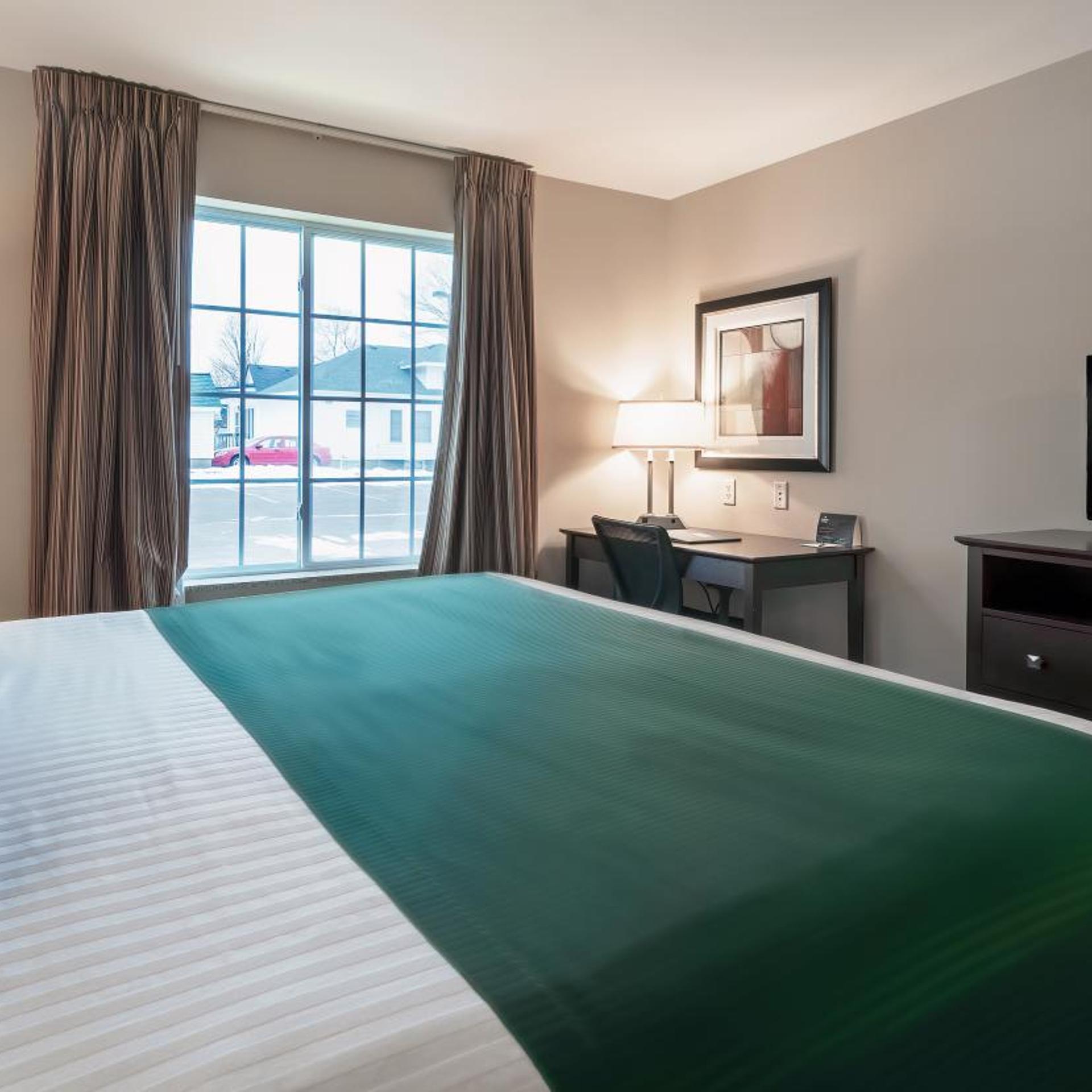 غرفة بسرير كينج، Cobblestone Inn & Suites Durand 3/8