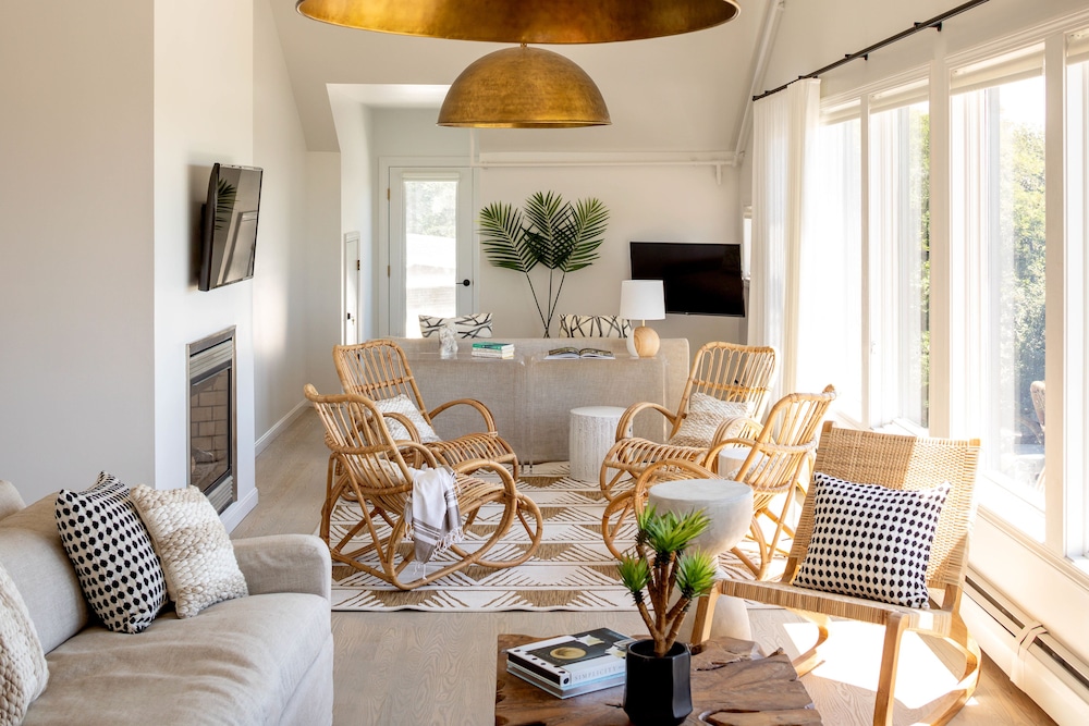AWOL Hotel Provincetown 24/43