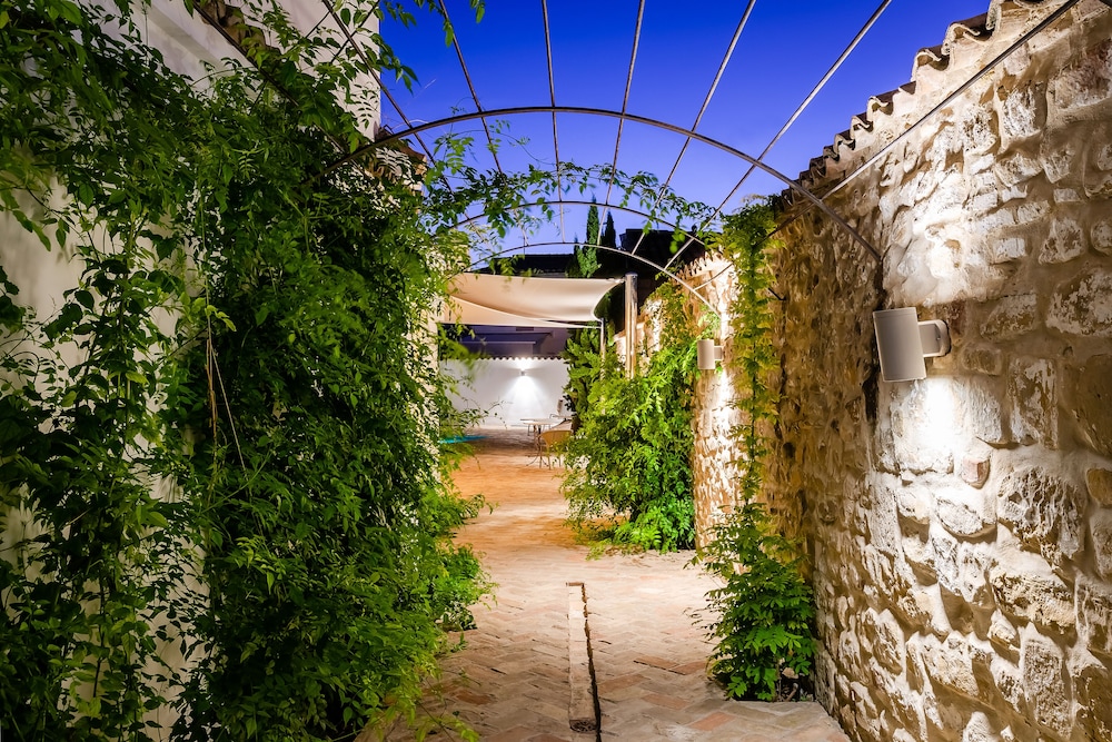 La Casona del Arco 52/60
