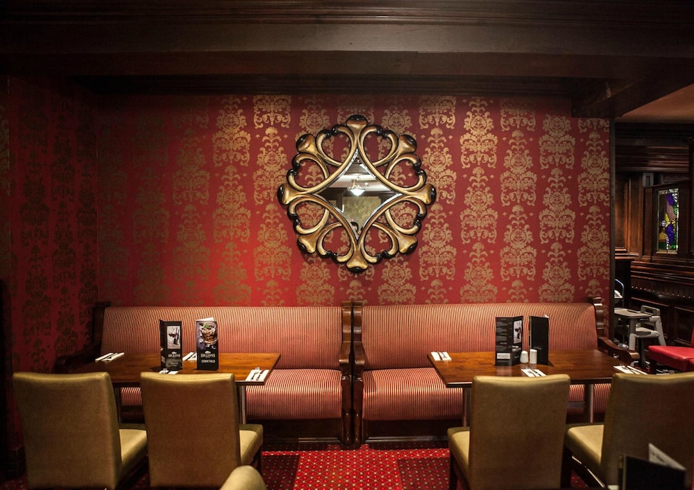 Dillons Hotel 12/33