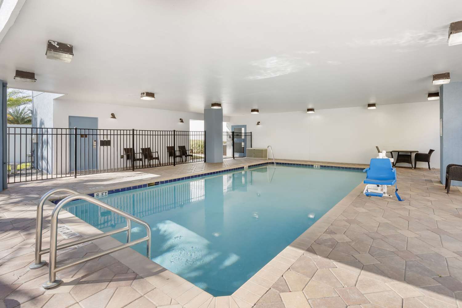 Comfort Suites West Jacksonville, FL 27/35