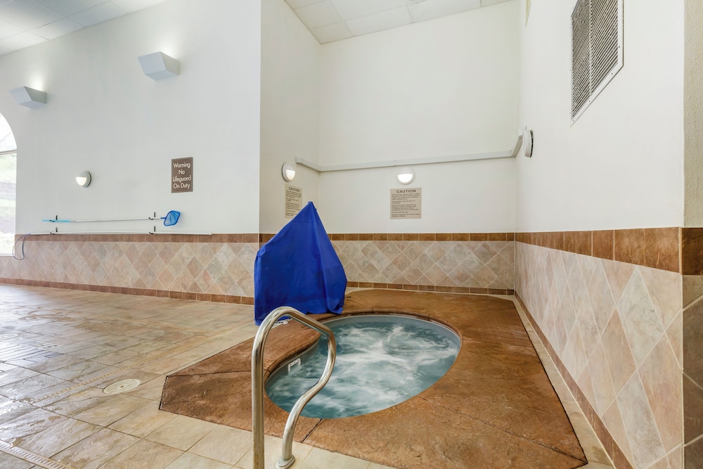 Comfort Inn & Suites Rapid City South - Mt Rushmore Gateway 38/66