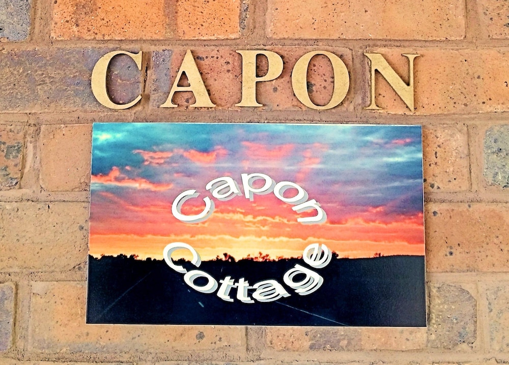 Capon Cottage 8/32