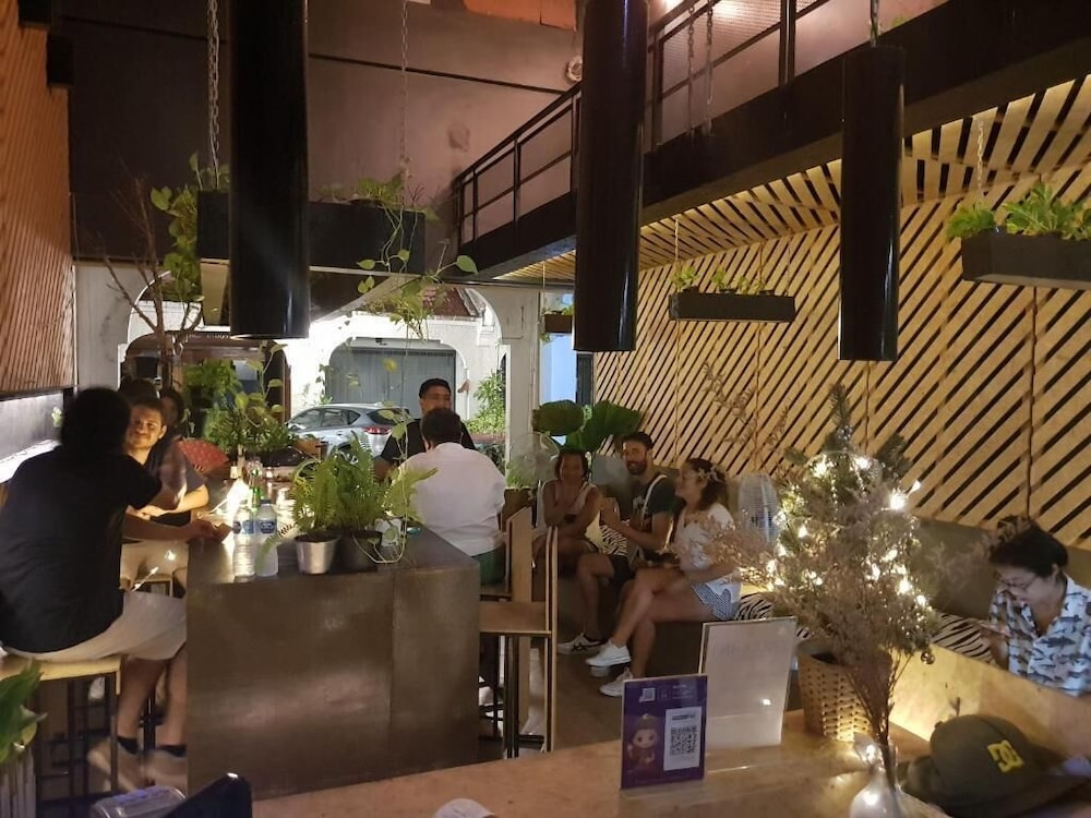 Hugger Hostel 11/58