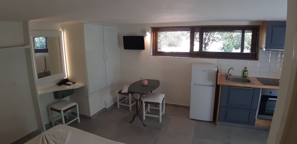 Artemis Village Apartments &amp; Studios 30/50