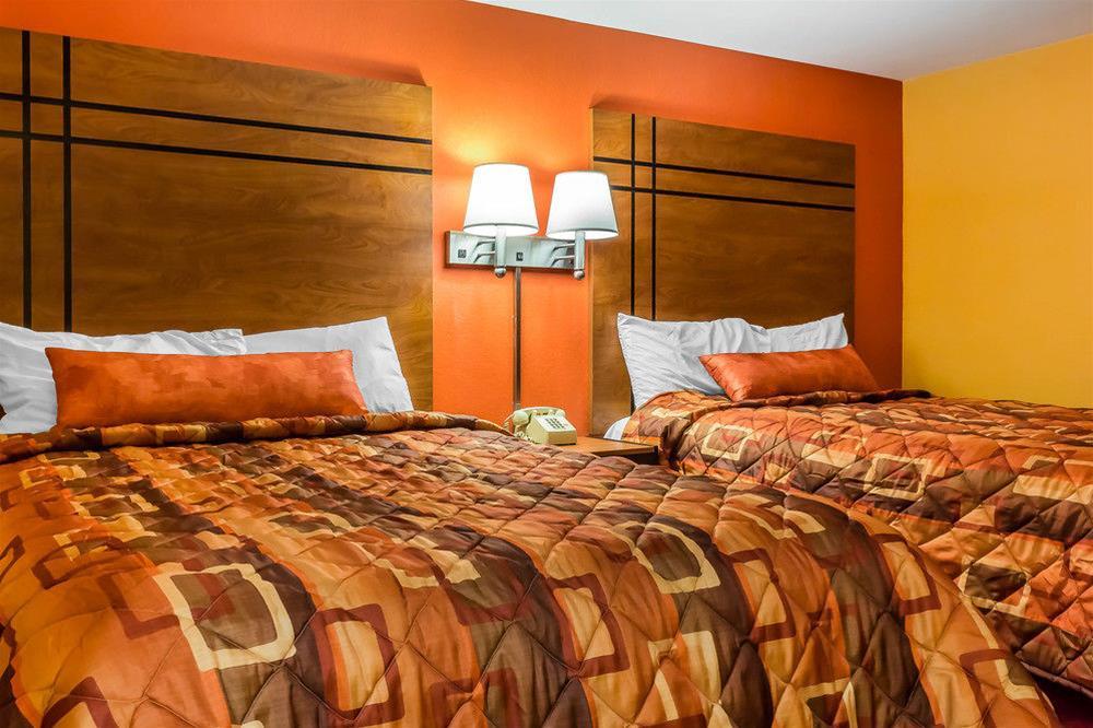 Econo Lodge Vineland 10/20