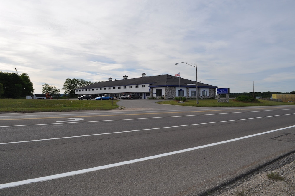 Super 8 by Wyndham Petoskey 17/21