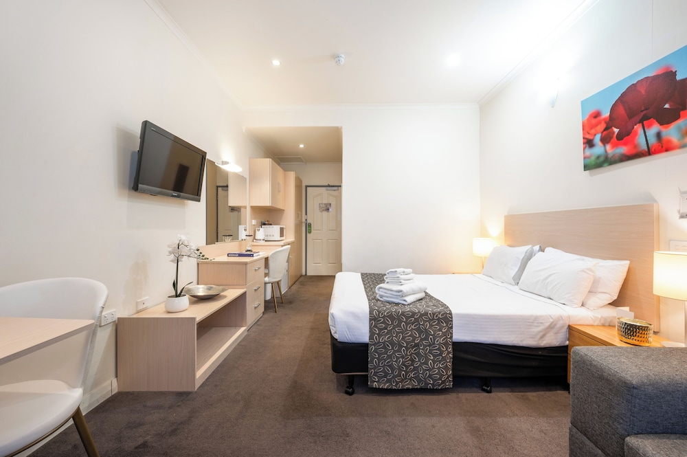 EXECUTIVE, SUITE, QUEEN BED