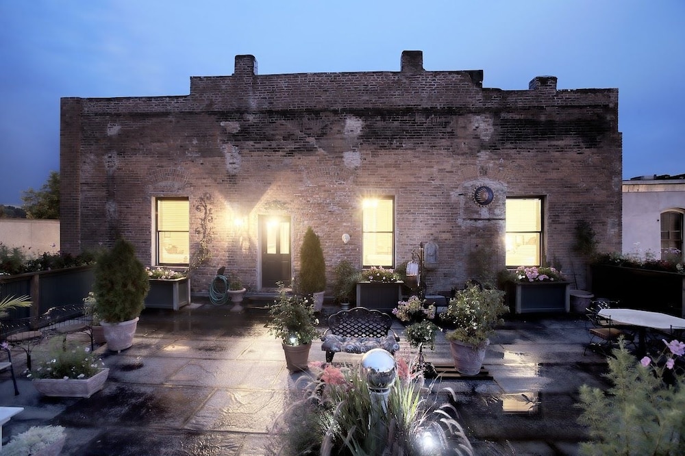 The Weinhard Hotel 3/44