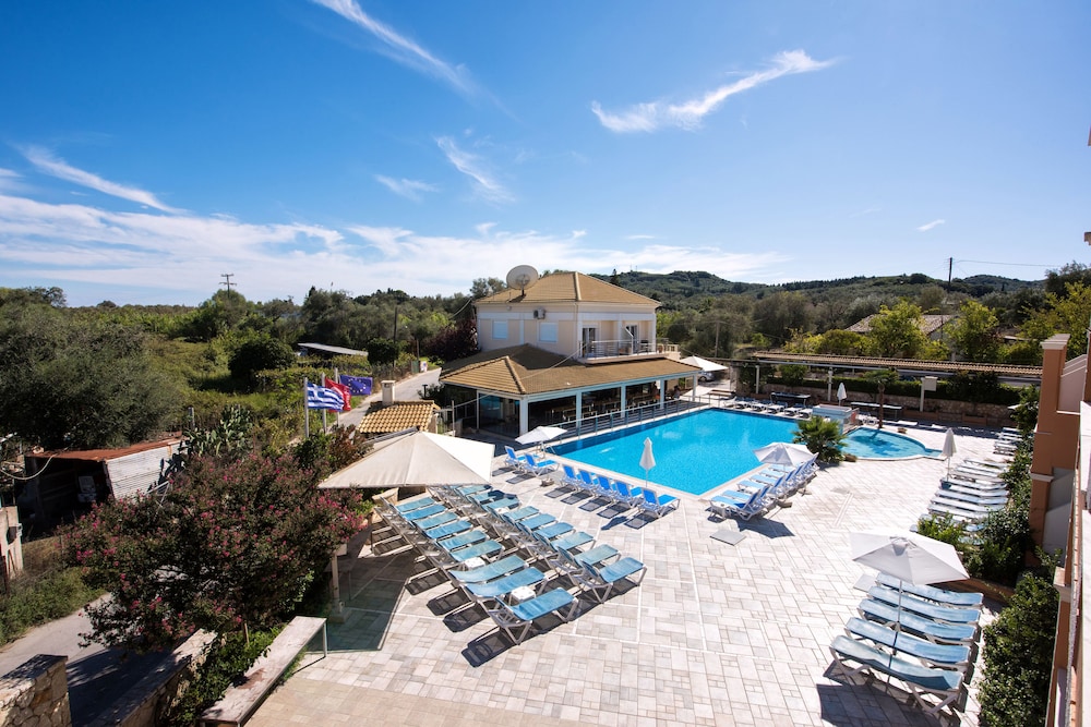 Kavos Plaza Hotel 35/50