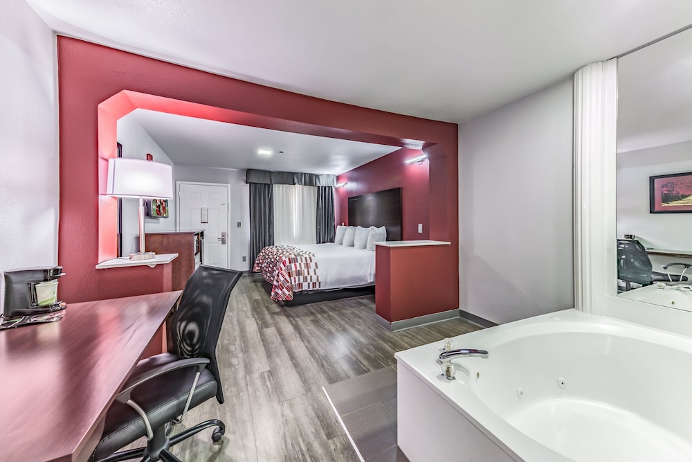 Red Roof Inn Dallas - Mesquite/ Fair Park NE 23/36