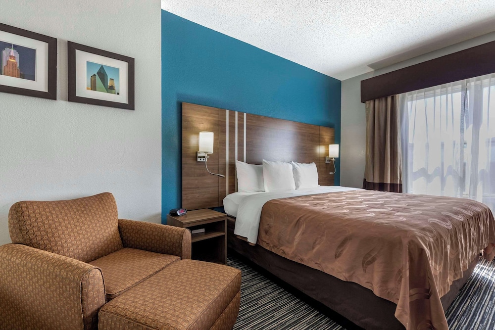 SUITE, KING BED, ACCESSIBLE