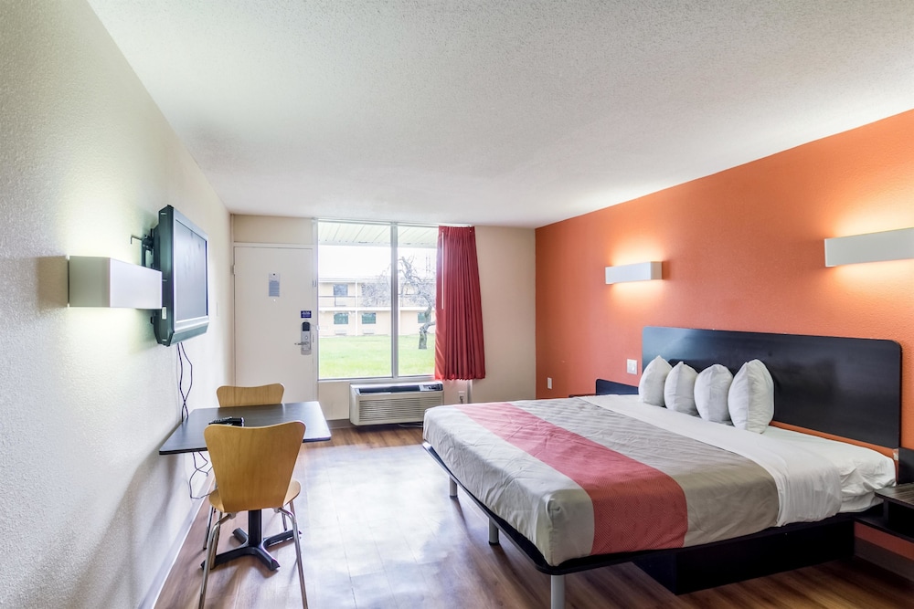 Motel6 New Brunswick, NJ 28/42