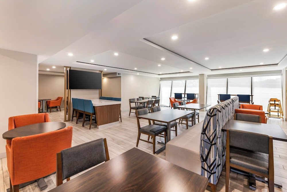 Holiday Inn Express Chicago Downers Grove 50/74
