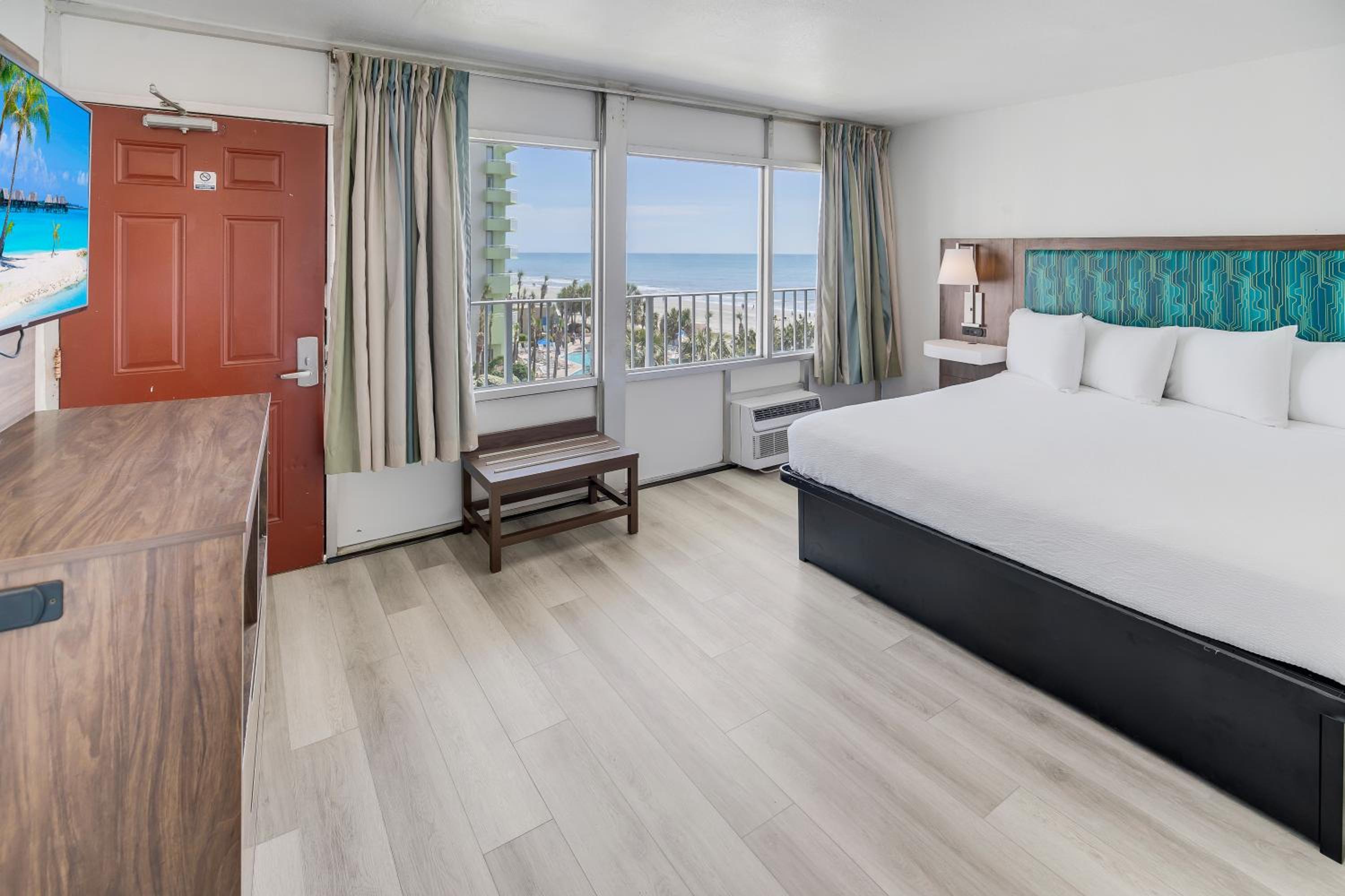 1 Bedroom, 2 Rooms, Suite, 2 King Beds, Kitchen