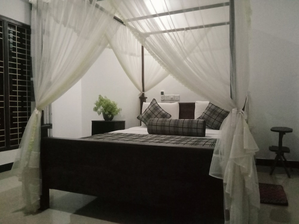 Sigiriya Rock Gate Resort 10/50