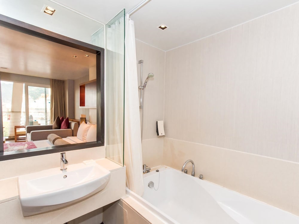 Ashlee Hub Hotel Patong 64/66