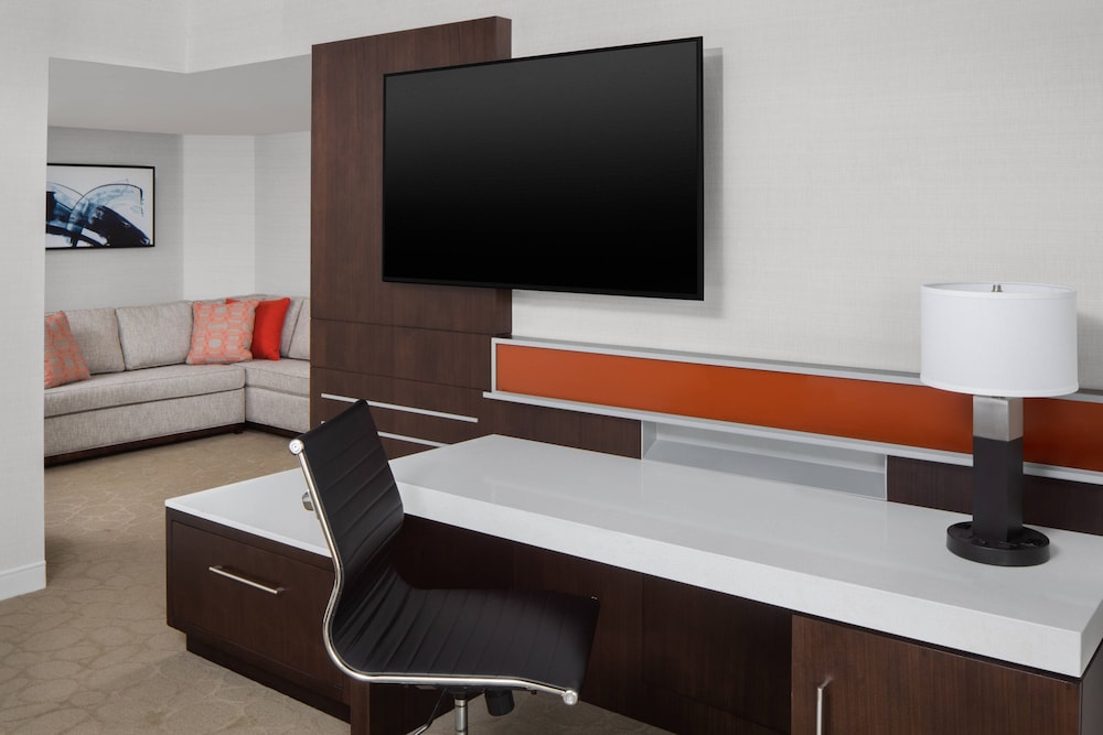Delta Hotels by Marriott Philadelphia Airport 23/48