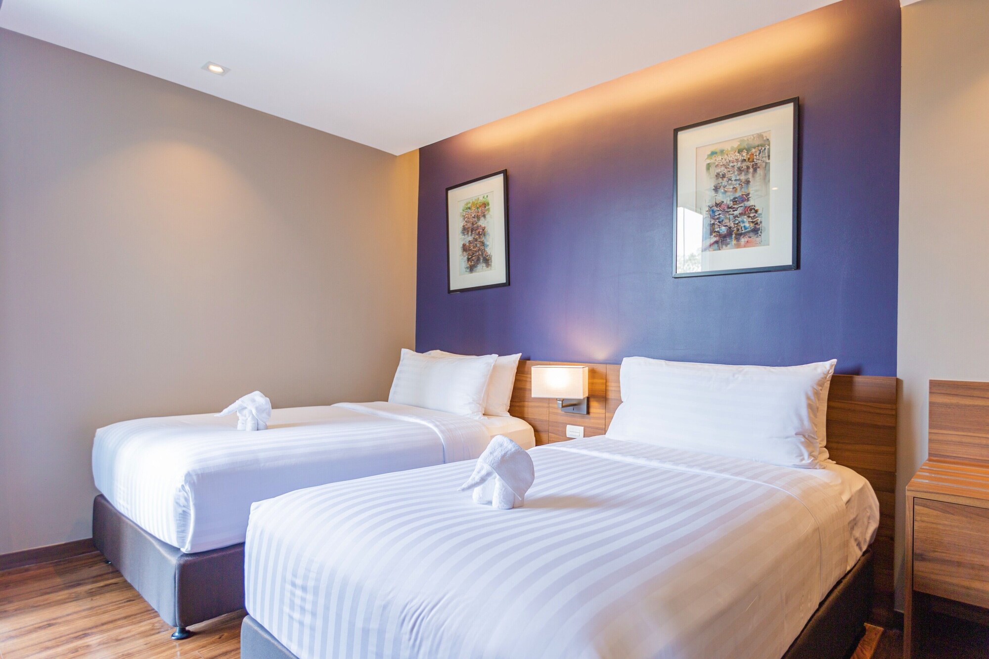 2 Bedrooms, Suite, King and Twin Beds