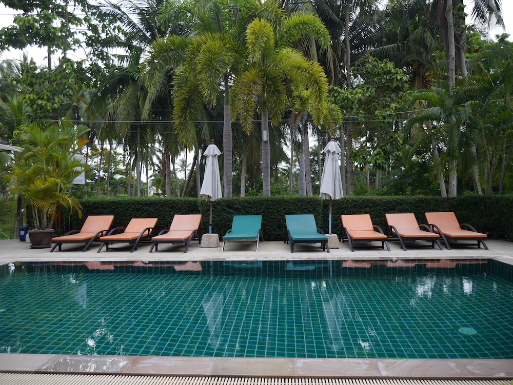 Ampha Place Hotel 46/53
