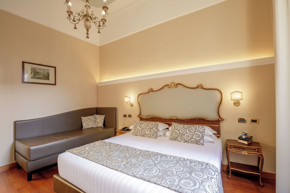 SUPERIOR, DOUBLE OR TWIN BED