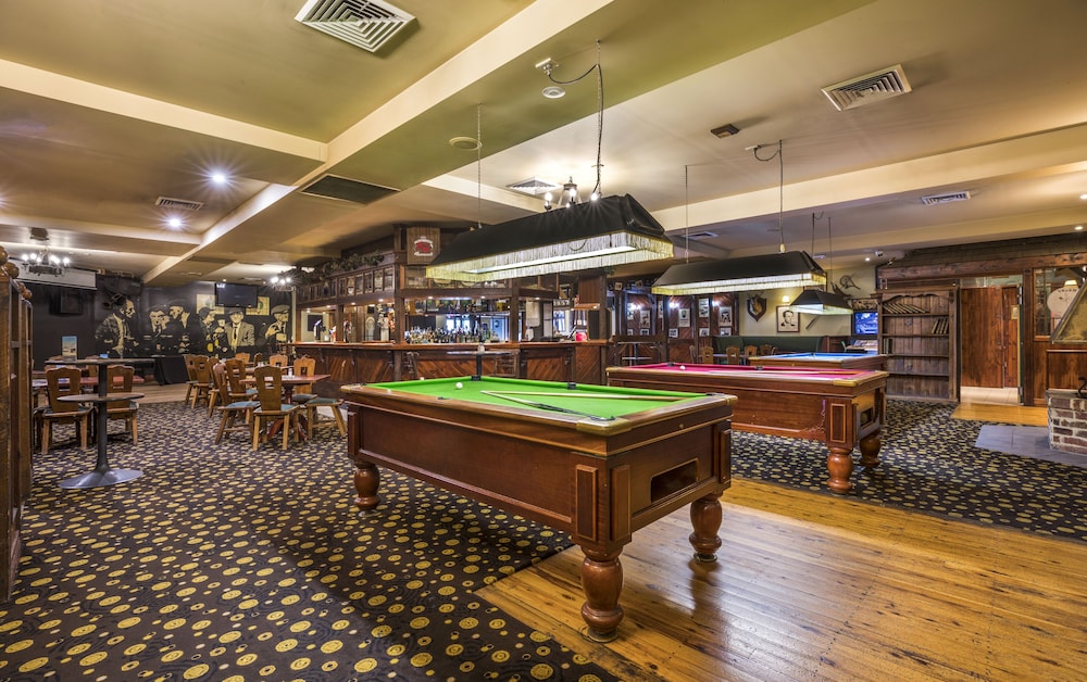 Nightcap at Monash Hotel 30/38