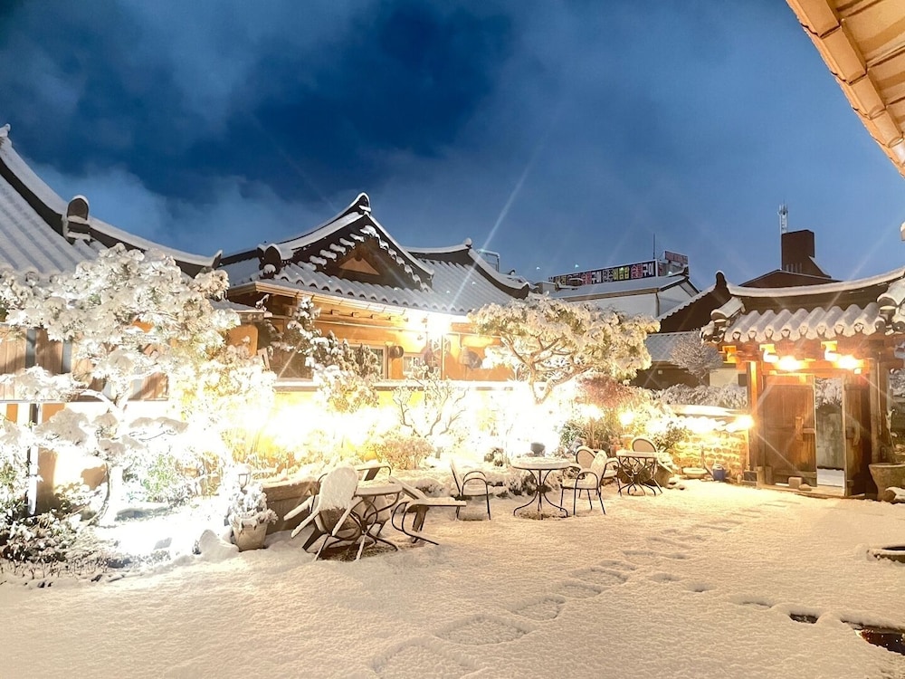 Hanok Hyeyum 33/50