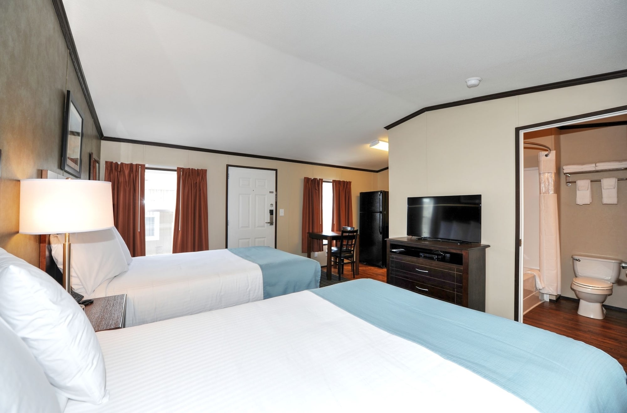 room, 2 double beds, kitchenette