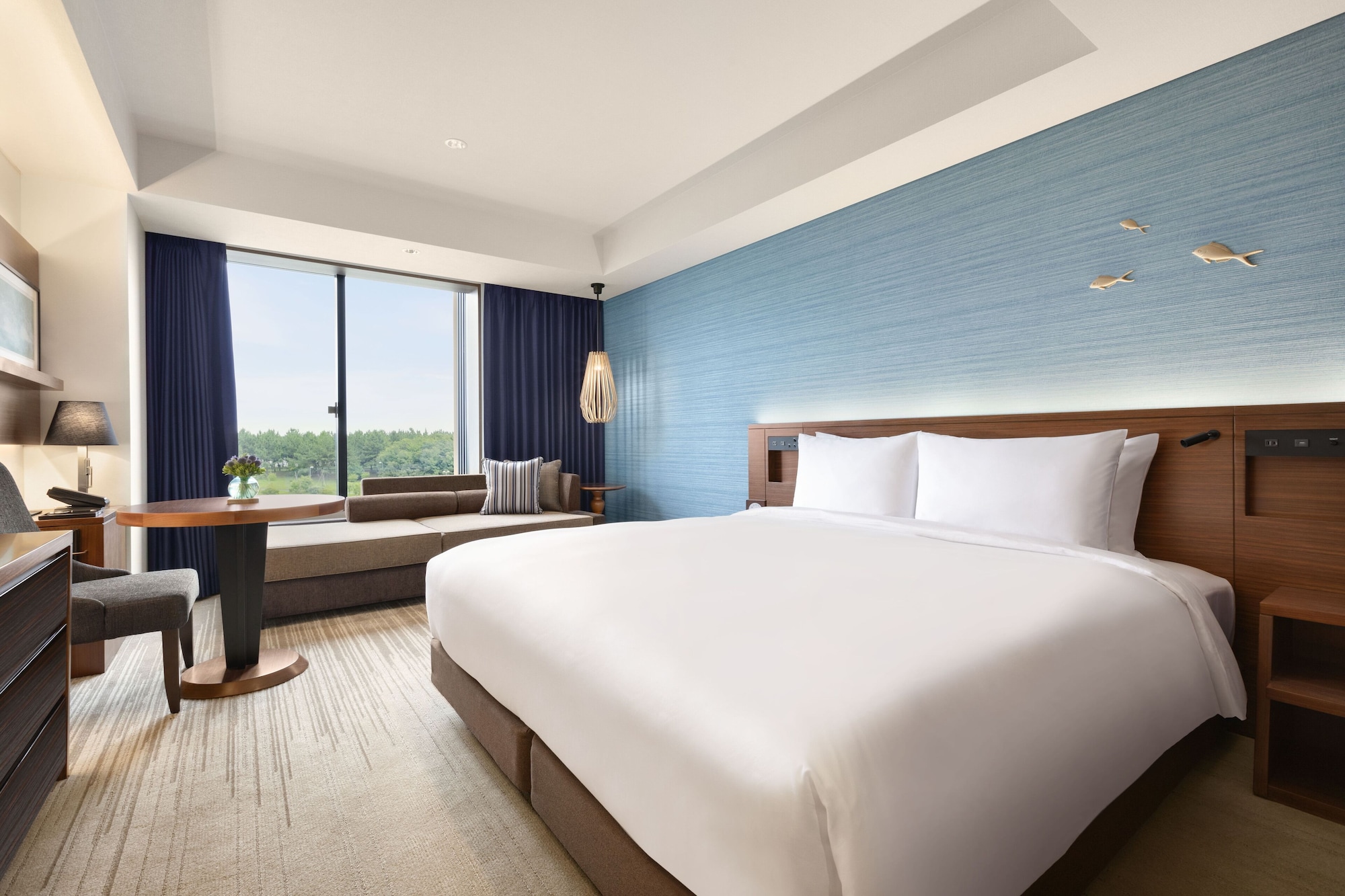DELUXE, KING BED