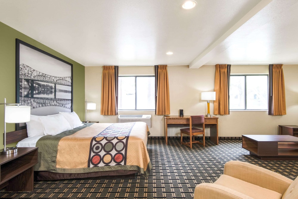 Super 8 by Wyndham Wheeling/Saint Clairsville OH Area 10/36