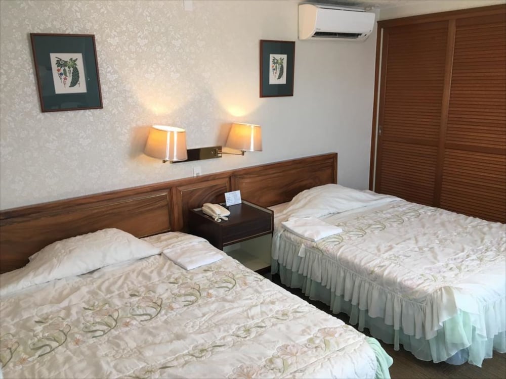Sunrise Hotel 21/68