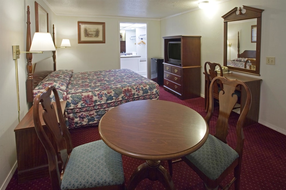 Americas Best Value Inn Lansing 6/8