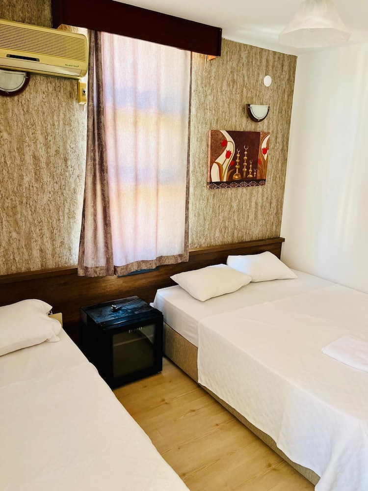 Delta Hotel 13/33