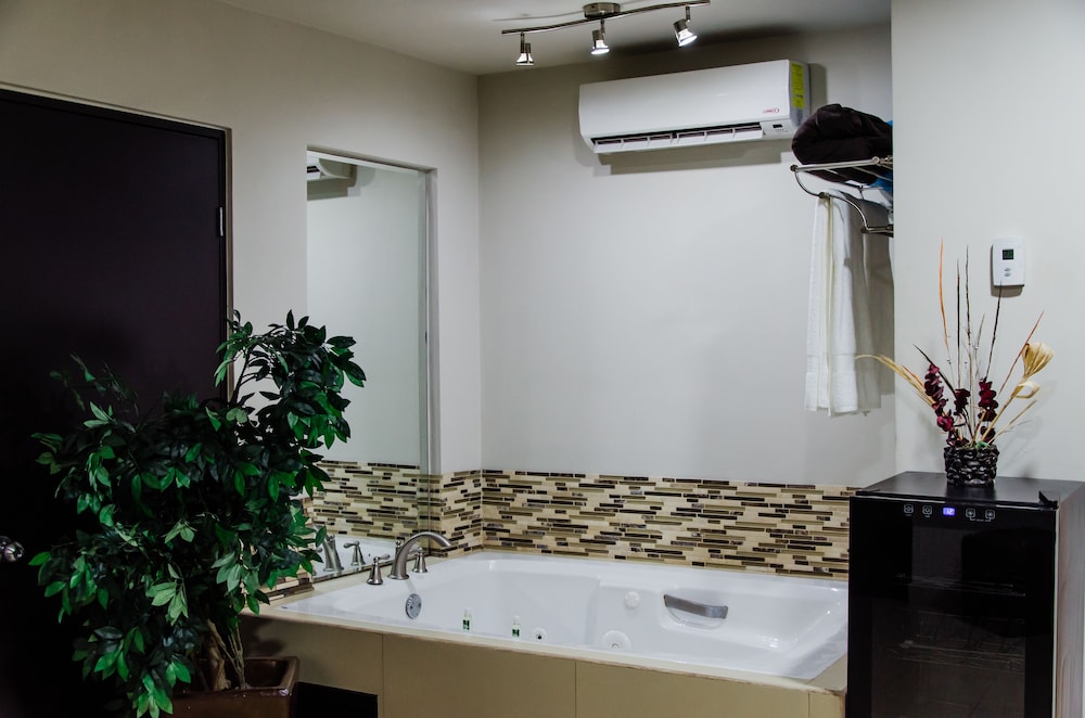جناح بسرير كينج بجاكوزي، Hotel Velario 8/9