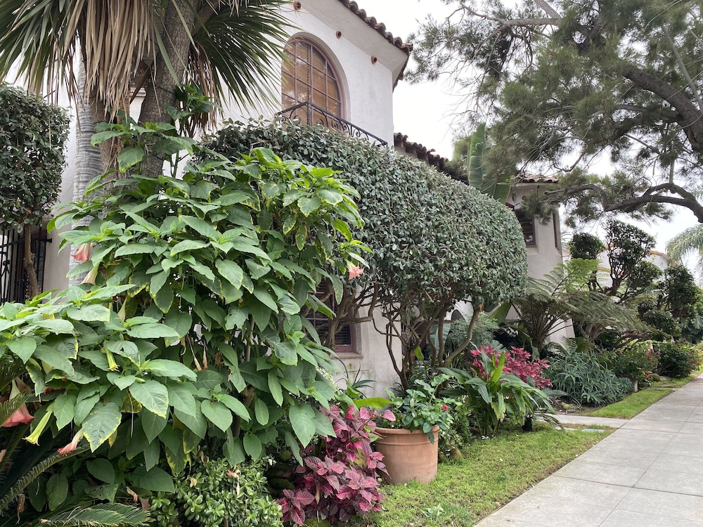Villa Rosa Inn 75/78