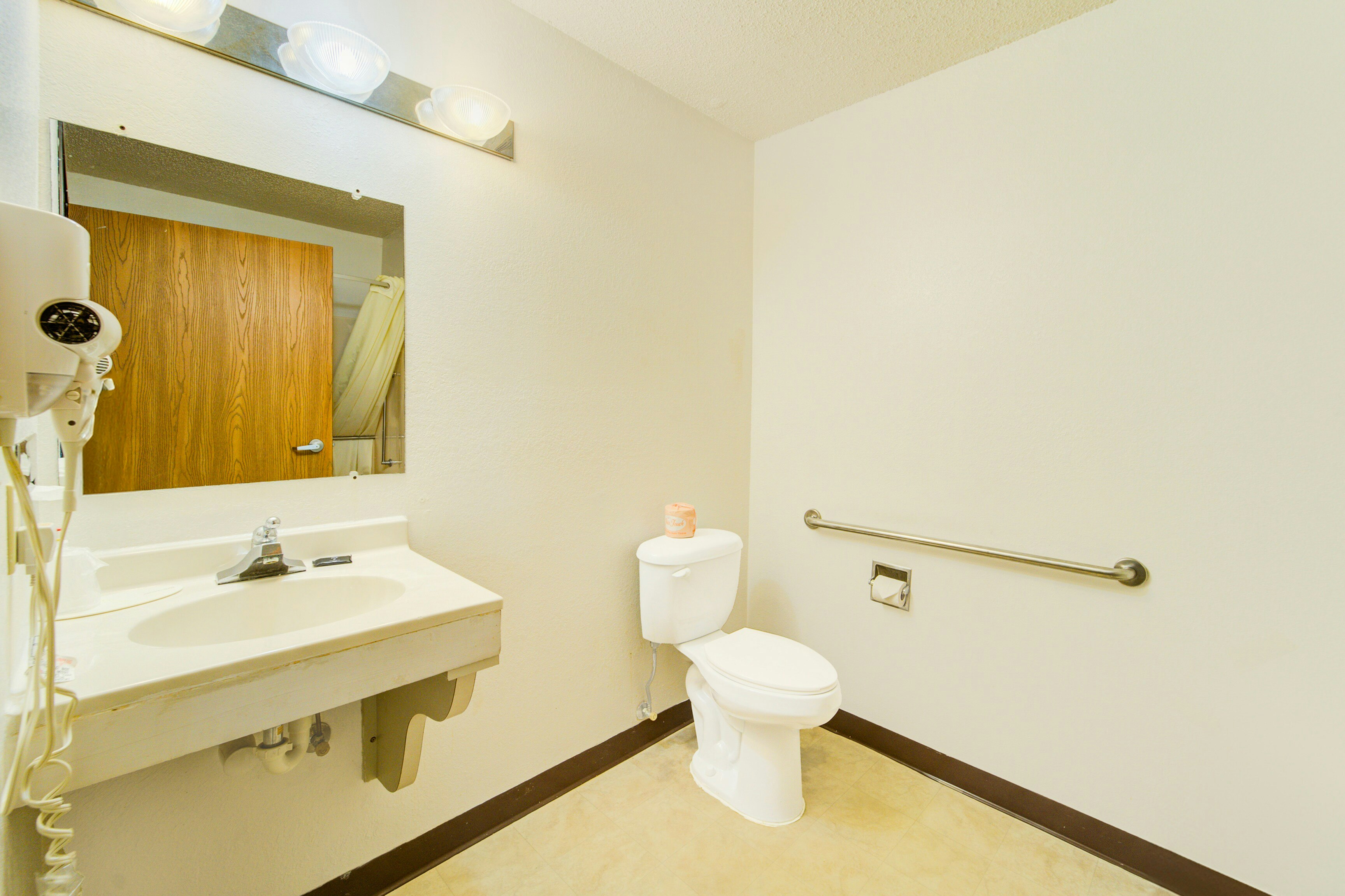 Capital O Amerihost Inn and Suites Kingdom City Hwy 54 MO 50/54