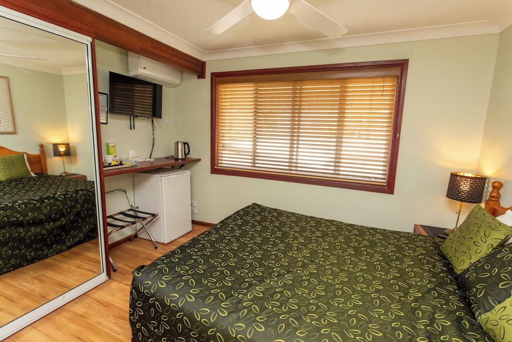 Ainslie Manor Bed and Breakfast 53/66