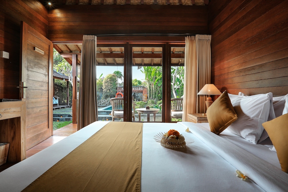 Yana Villas Kemenuh 39/68