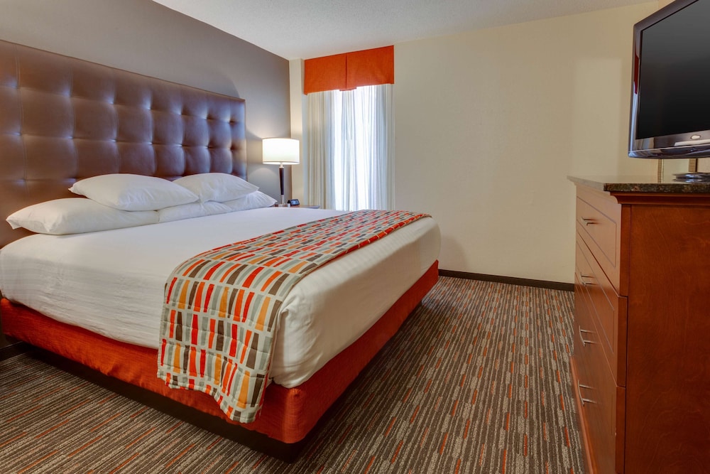 Drury Inn and Suites Memphis Southhaven 6/37